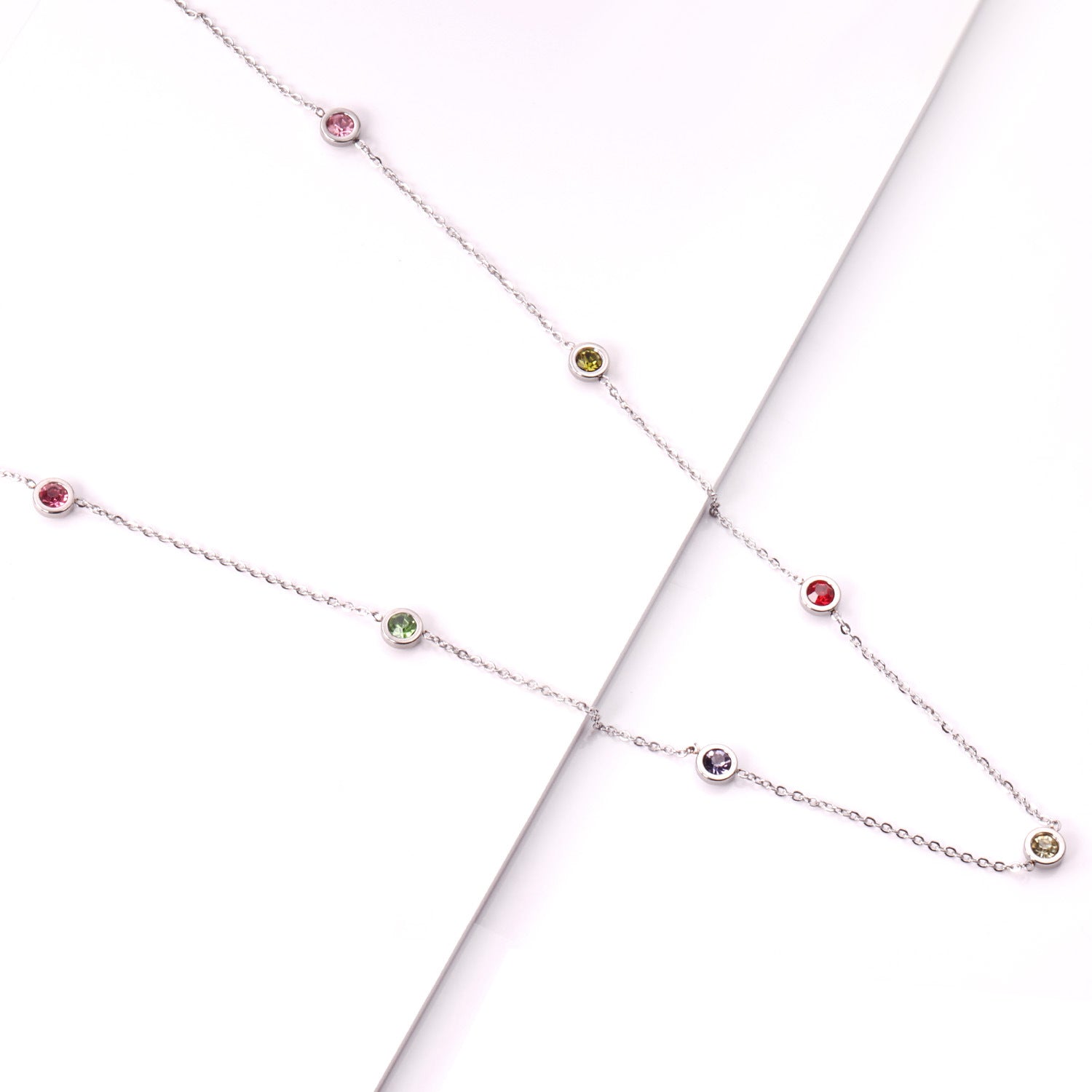 Damen elegante Goldplattierte Halskette mit funkelnden Zirkonia-Steinen Shop Nory