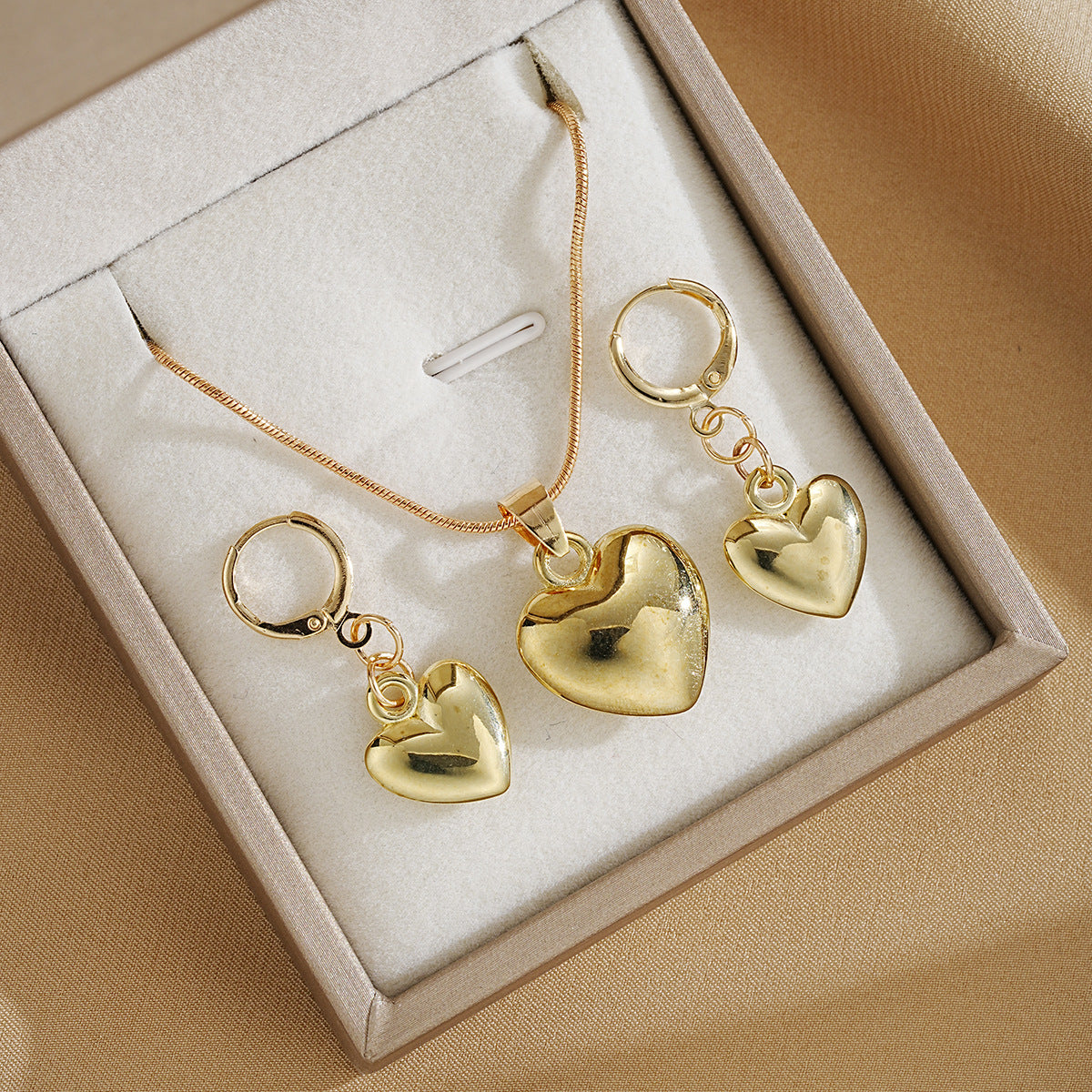 Damen Schmuckset mit Herzenanhänger und Ohrsteckern Shop Nory