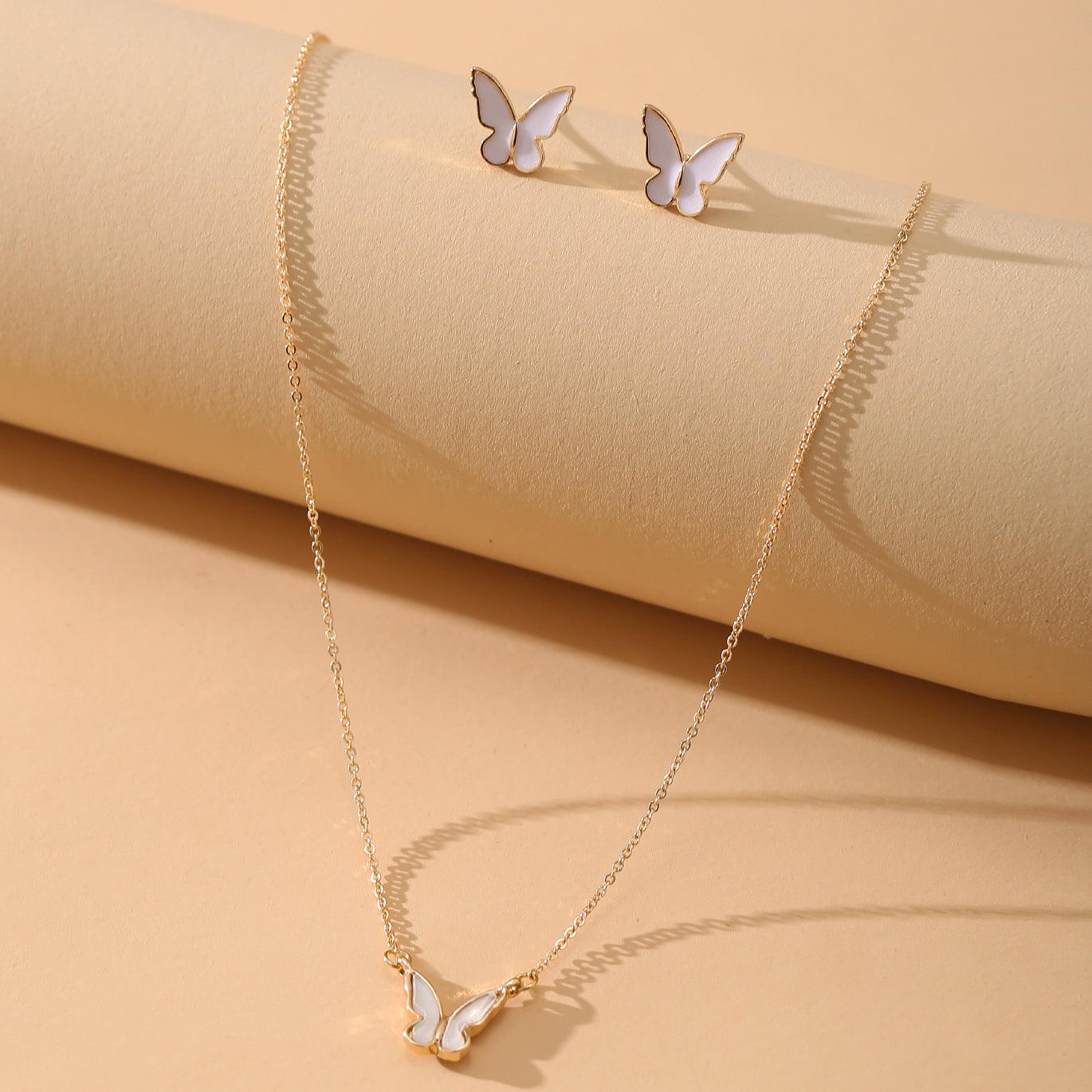 Damen Schmuckset mit verspielten Schmetterlingsanhängern und Ohrsteckern Shop Nory