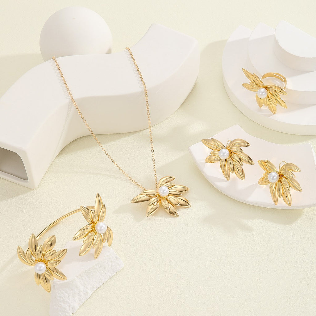 Damen Schmuckset mit floralen Akzenten Shop Nory