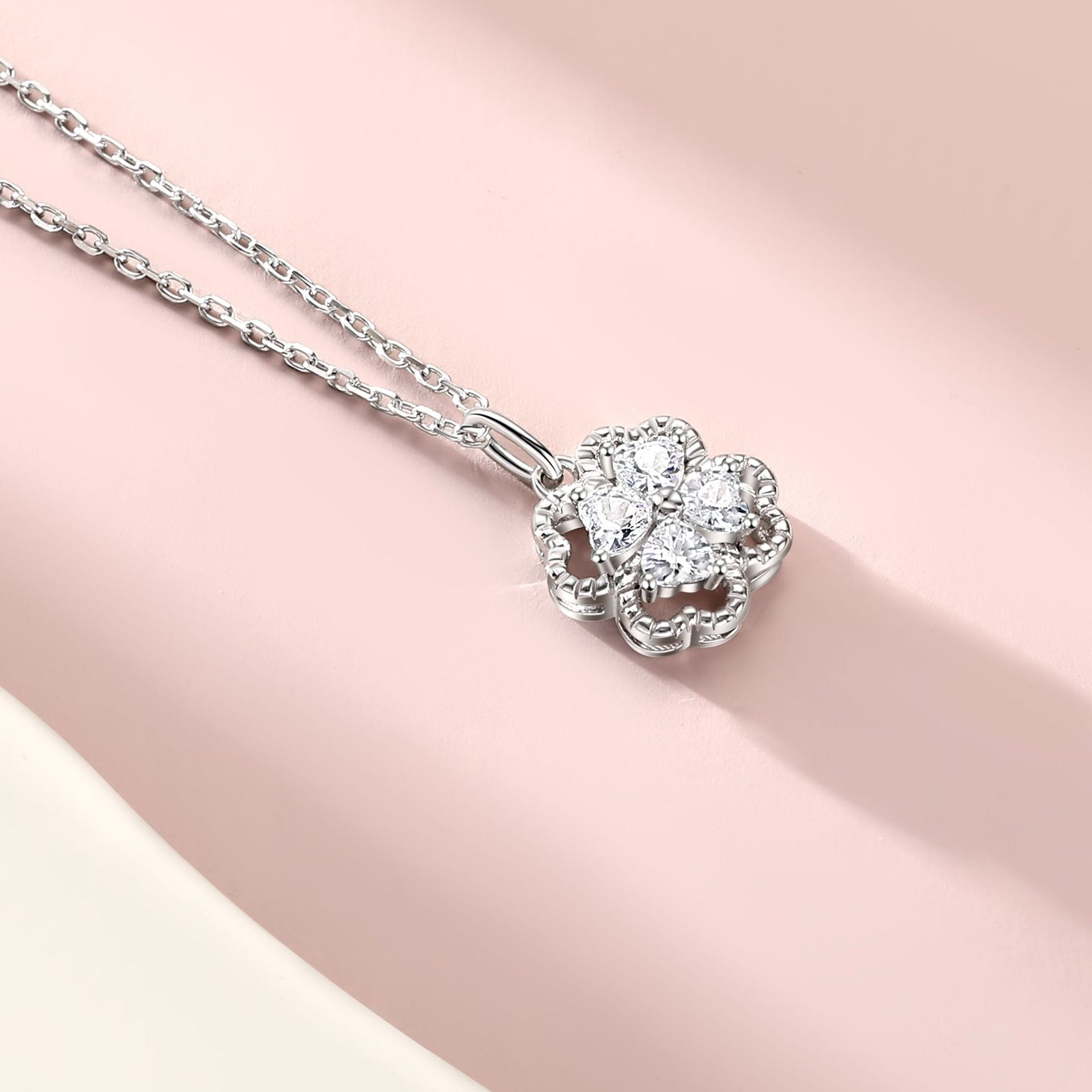 Damen Anhänger-Kette mit floralen Elementen und funkelnden Zirkonia Shop Nory