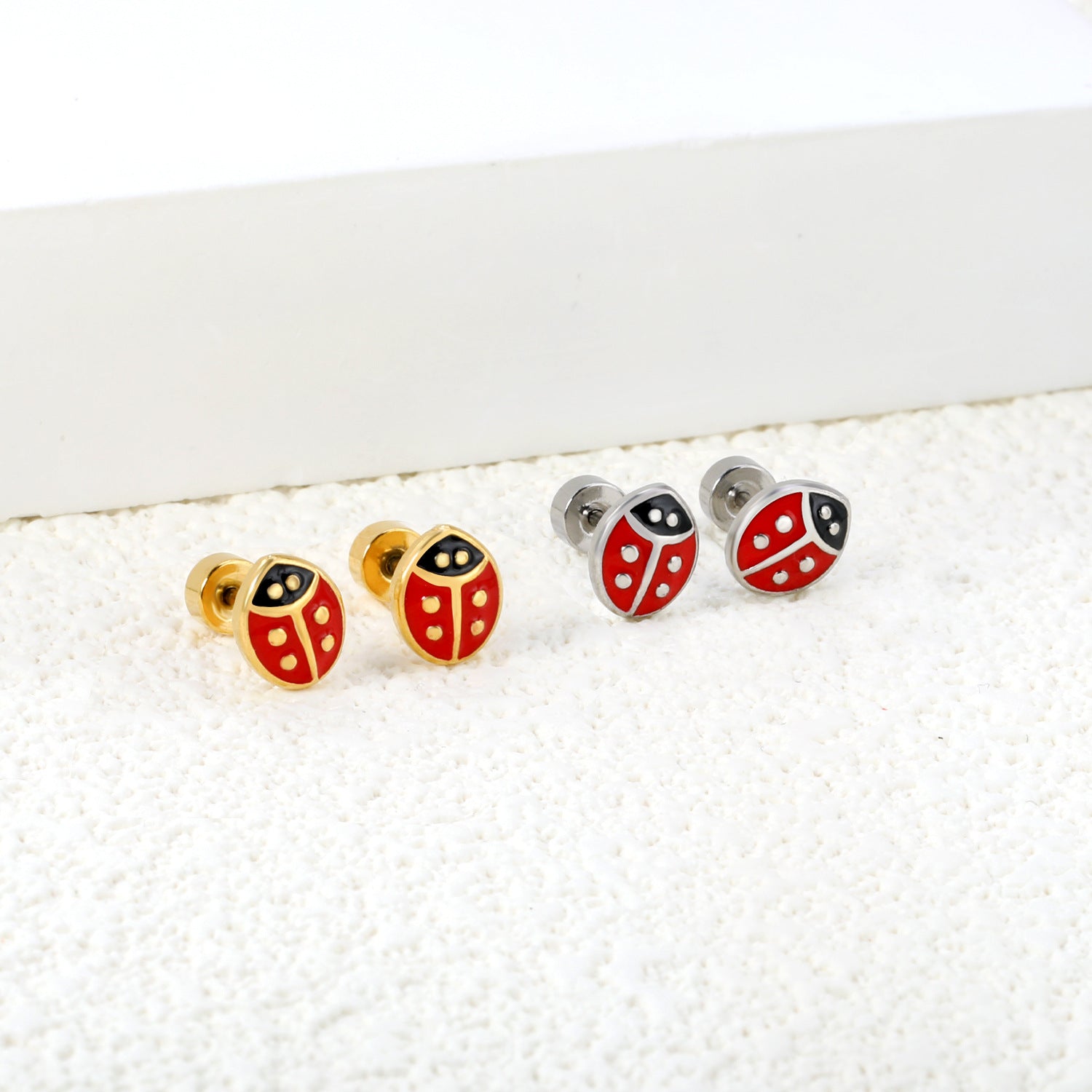 Damen Ohrstecker mit Marienkäfer-Motiv und hochwertiger Edelstahl-Beschichtung Shop Nory