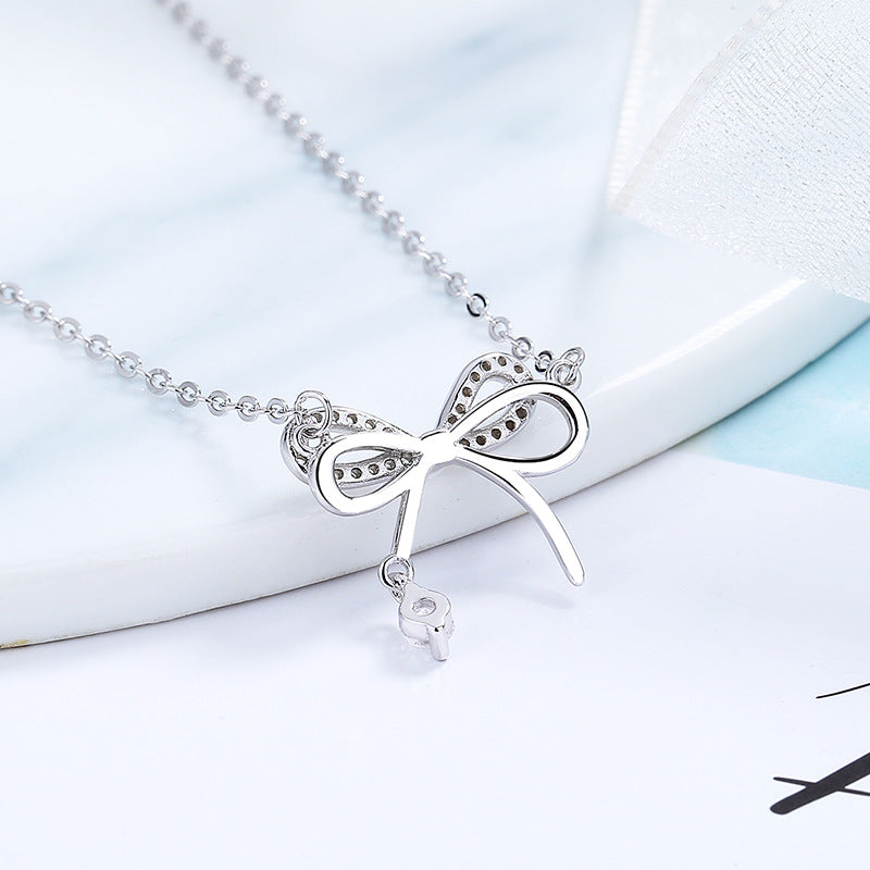 Damen Halskette mit filigranem Schleifenanhänger und funkelnden Zirkonia Shop Nory