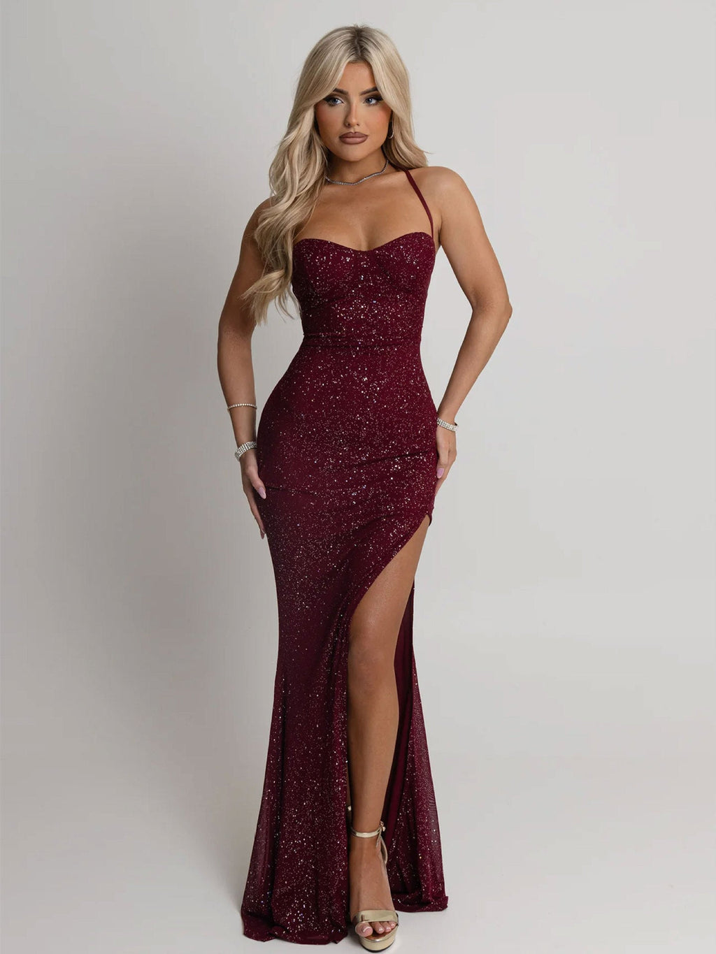 Damen Abendkleid mit schimmerndem Paillettenbesatz und verführerischem Schlitz