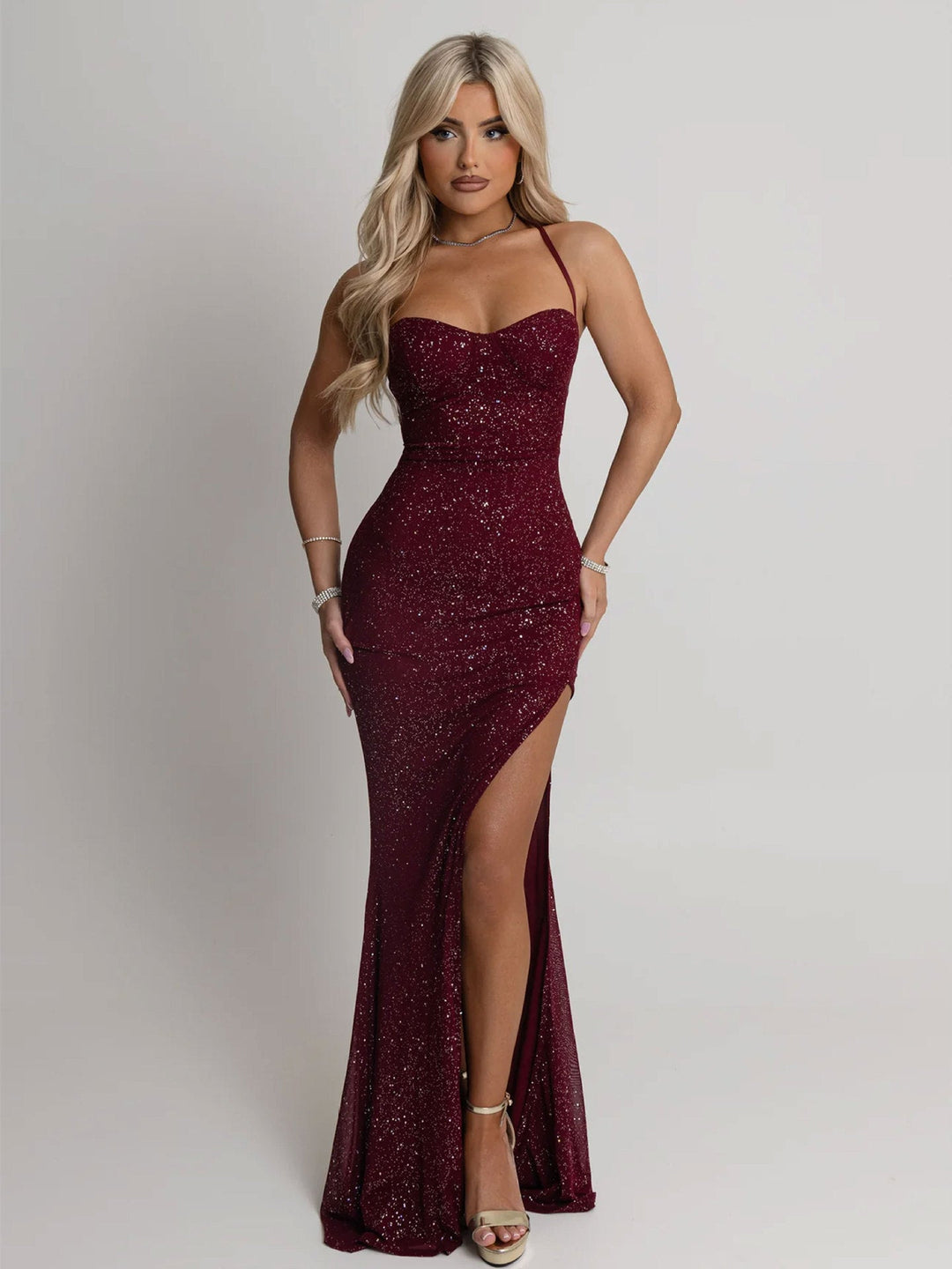 Damen Abendkleid mit schimmerndem Paillettenbesatz und verführerischem Schlitz