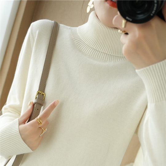 Damen Minimalistischer Feinstrick-Rolli mit hohem Rippkragen und schmaler Passform Shop Nory