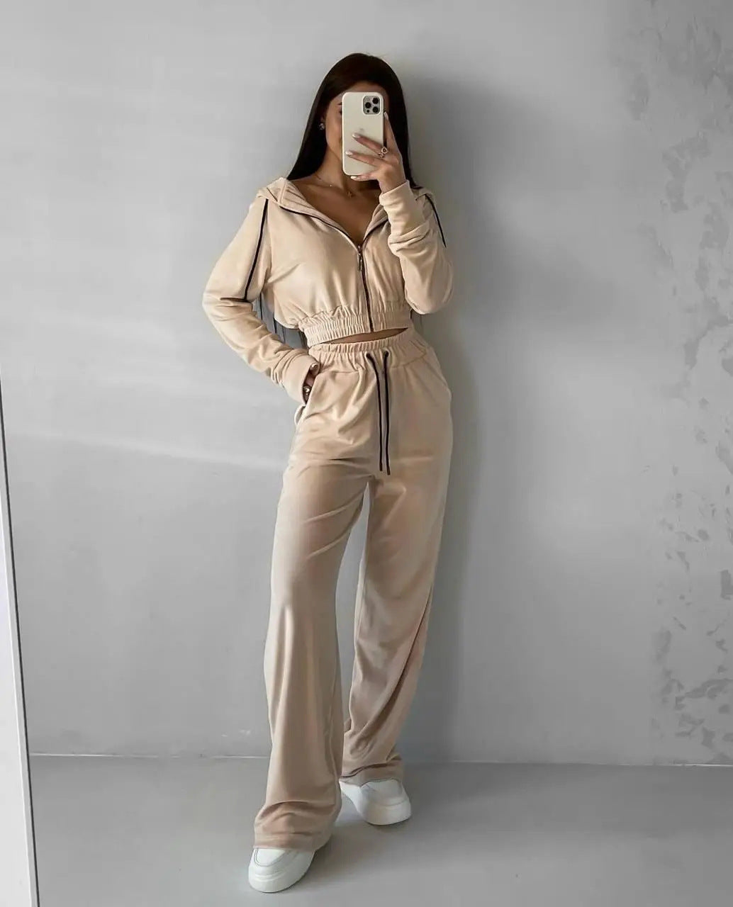 Damen Samt-Loungewear-Set mit Cropped Zip-Kapuzenjacke und weiter Palazzohose Shop Nory