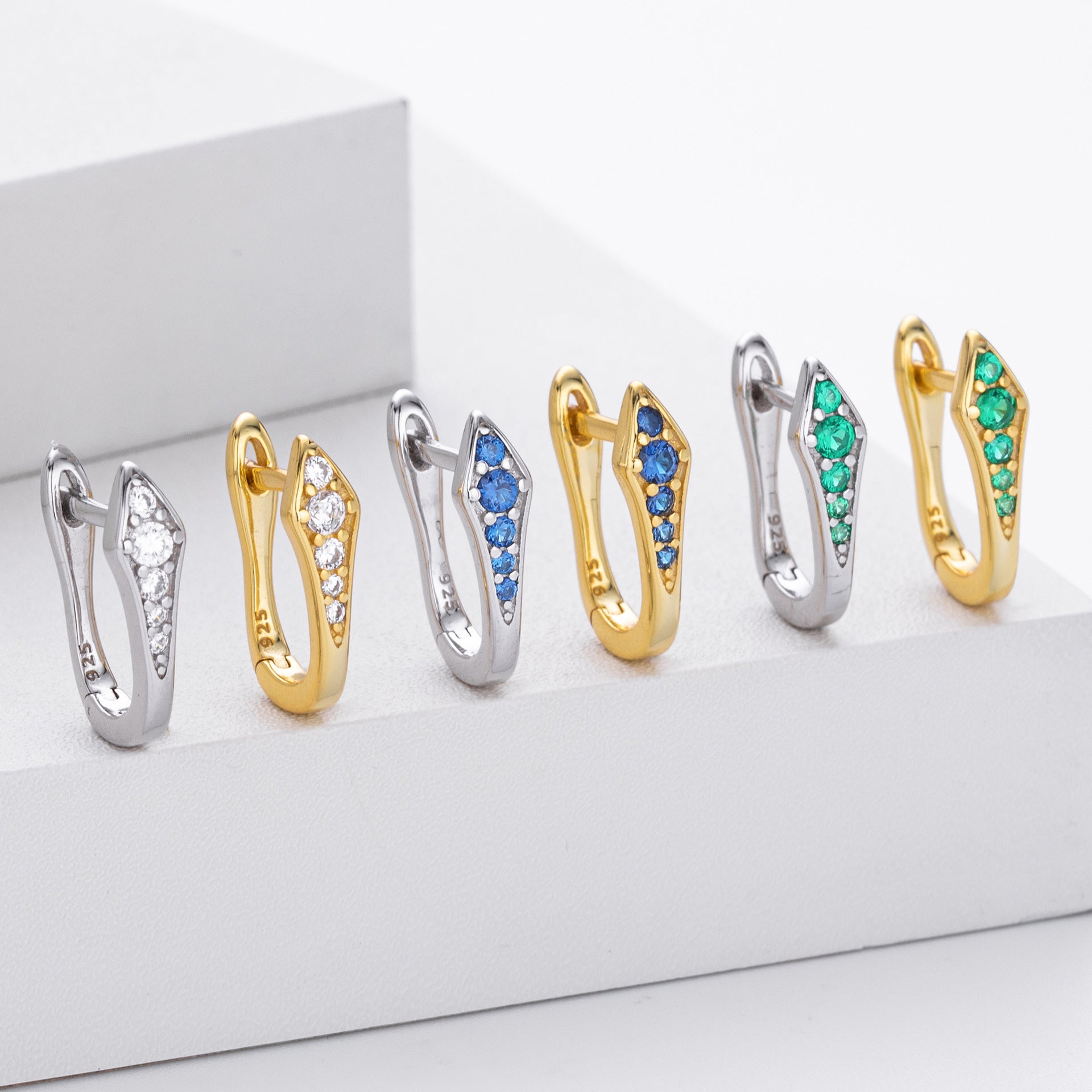 Damen Ohrstecker mit trendigem Design aus 925er Sterling Silber und funkelnden Zirkonia Shop Nory