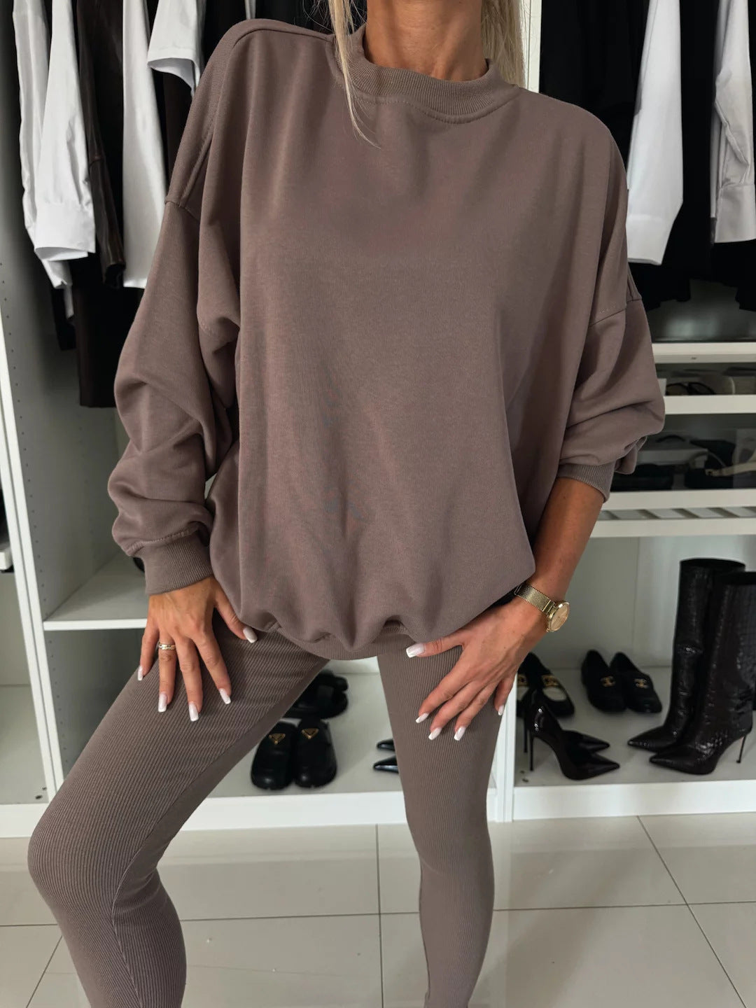 Damen zweiteiliges Lounge-Set mit oversized Sweatshirt und enganliegender Rippleggings Shop Nory