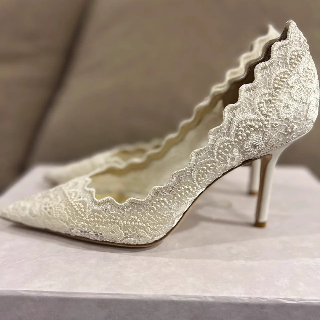 Damen Elegante Spitzen‑Pumps mit gewelltem Rand und schlankem Stiletto‑Absatz Shop Nory