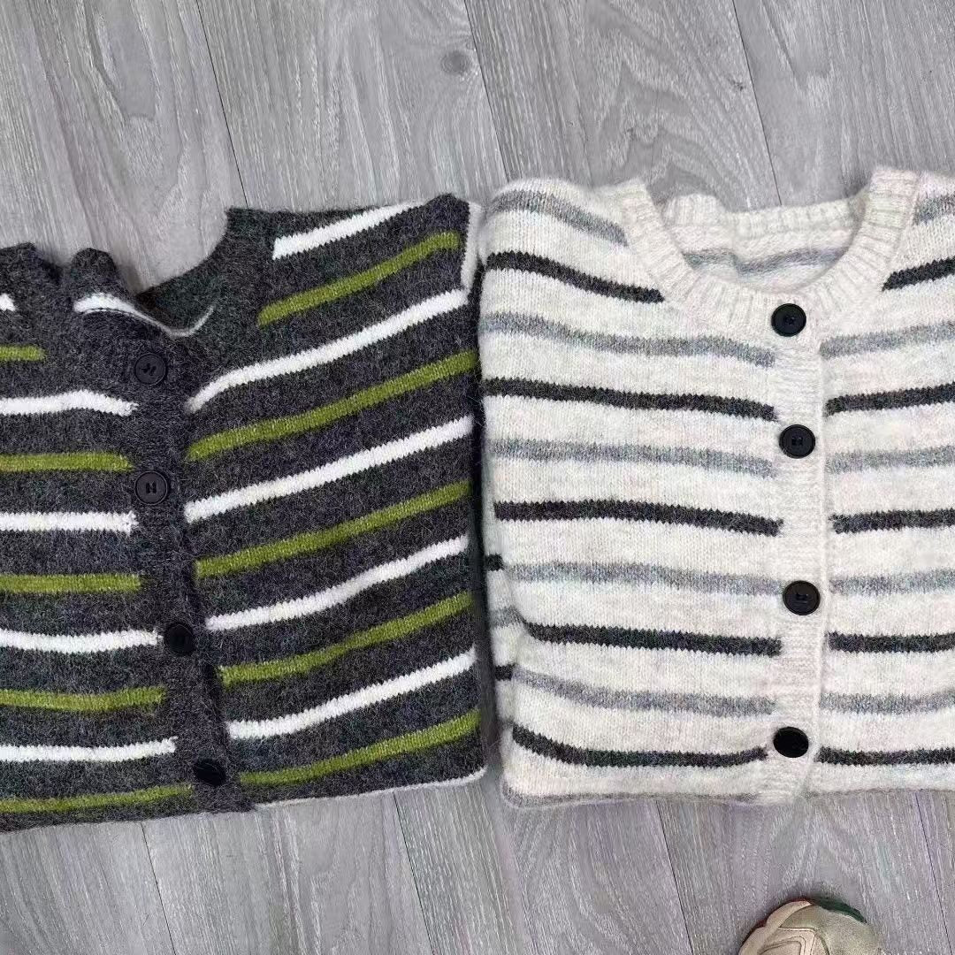 Damen Verspielte Strickjacke mit Streifen Shop Nory