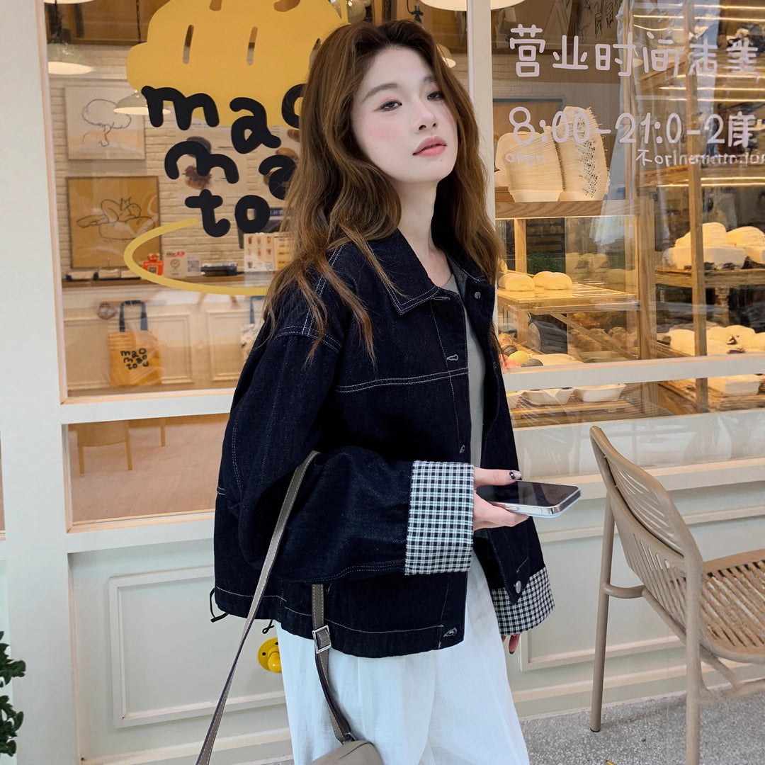 Damen Boxy-Jeansjacke mit kontrastierenden Nähten, Kordelzugsaum und karierten Manschetten Shop Nory