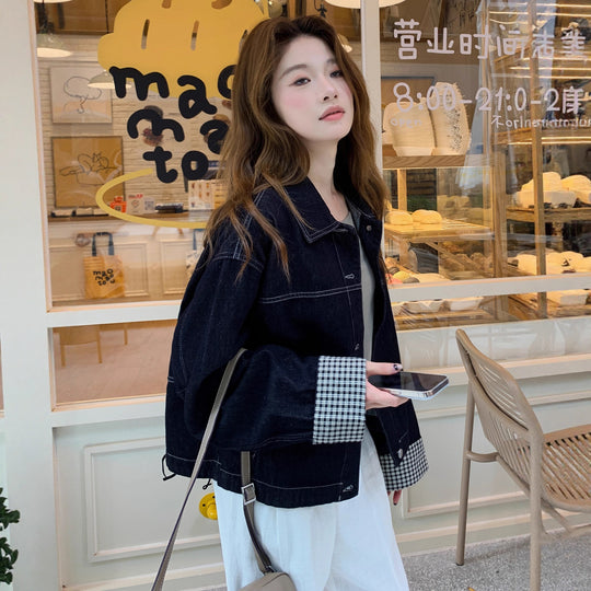 Damen Boxy-Jeansjacke mit kontrastierenden Nähten, Kordelzugsaum und karierten Manschetten Shop Nory