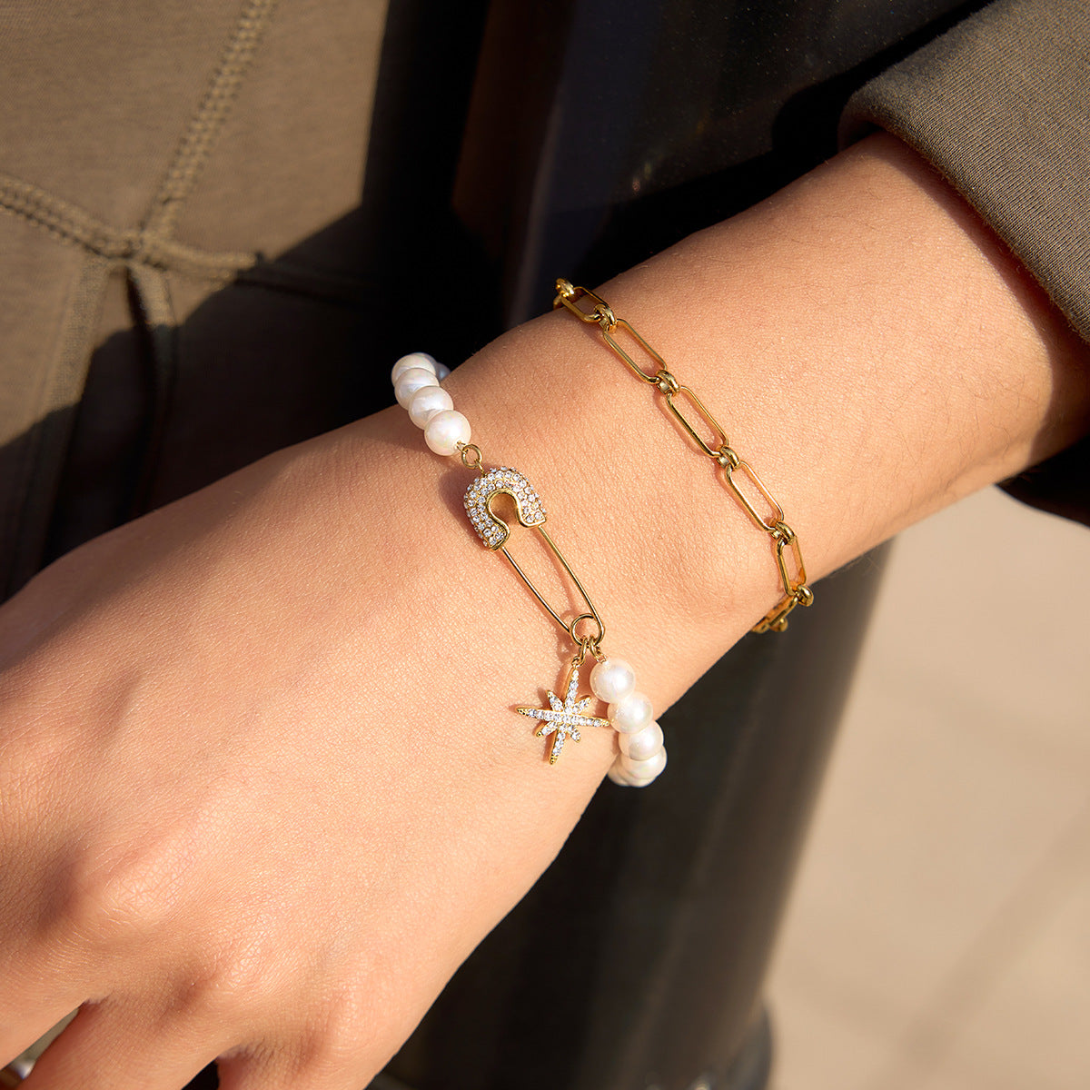 Damen Armband mit eleganten Perlen und funkelndem Anhänger Shop Nory