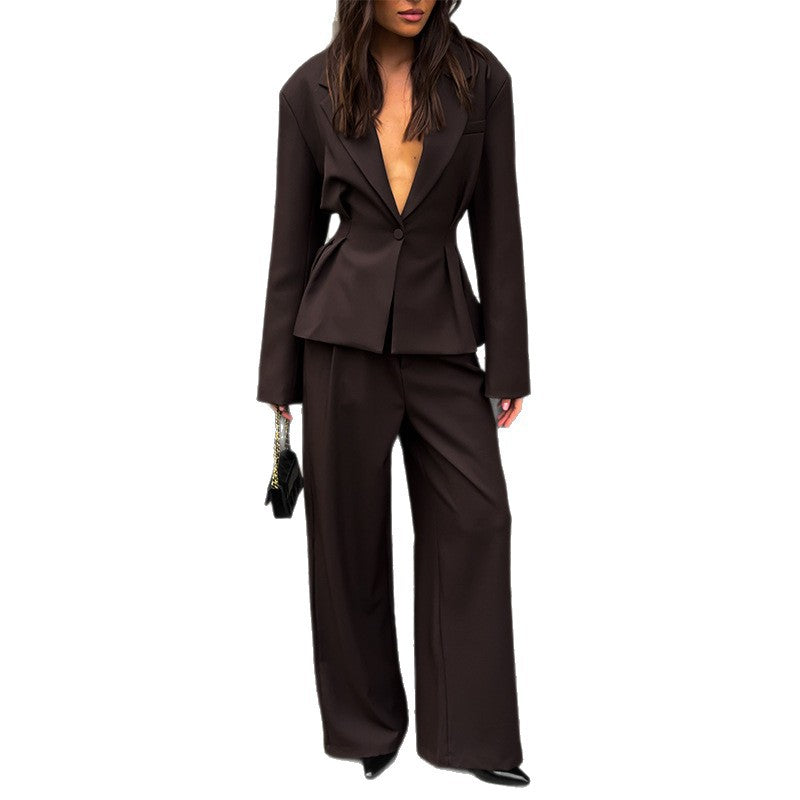 Damen eleganter Hosenanzug mit tailliertem Blazer und weitem Bein