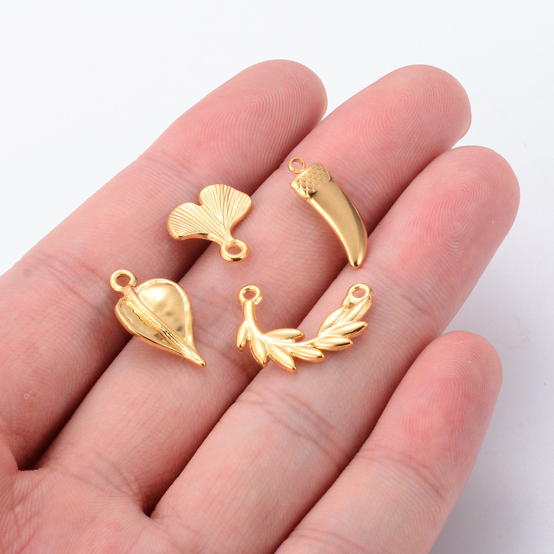 Damen eleganter Schmuckanhänger in Form eines Ginkgoblattes Shop Nory