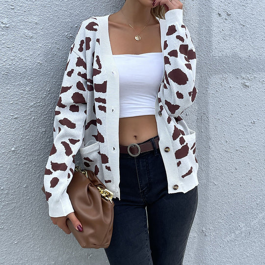 Damen Kurzgeschnittener V‑Ausschnitt Strickcardigan mit Animal‑Jacquard und Eingrifftaschen Shop Nory