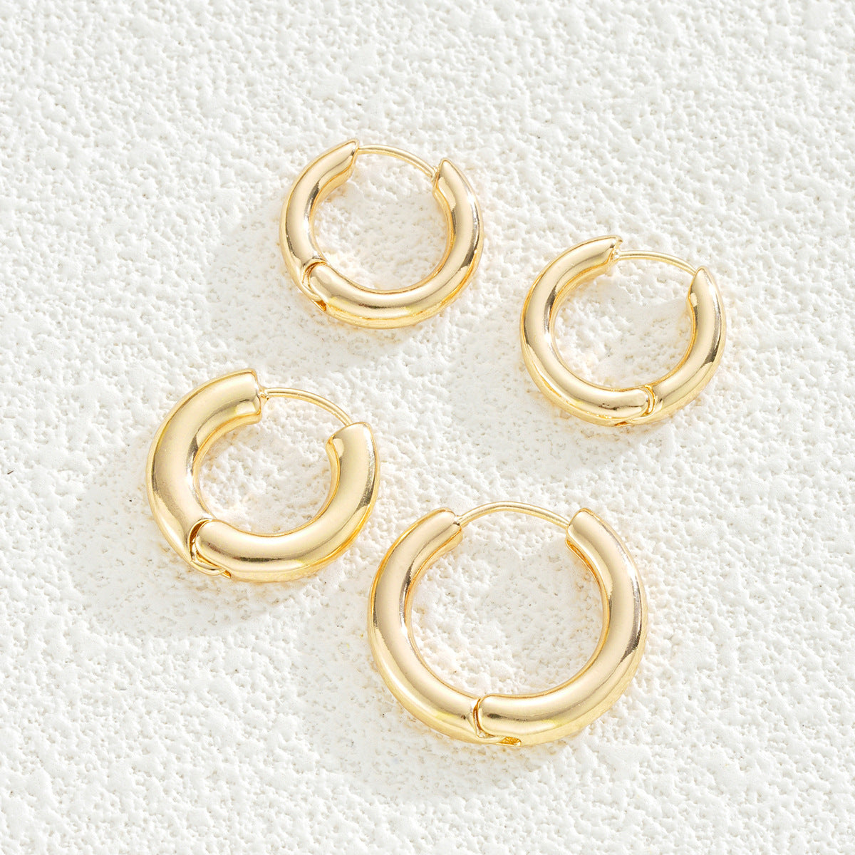 Damen Creolen Ohrstecker Set mit eleganten, modernen Designs Shop Nory