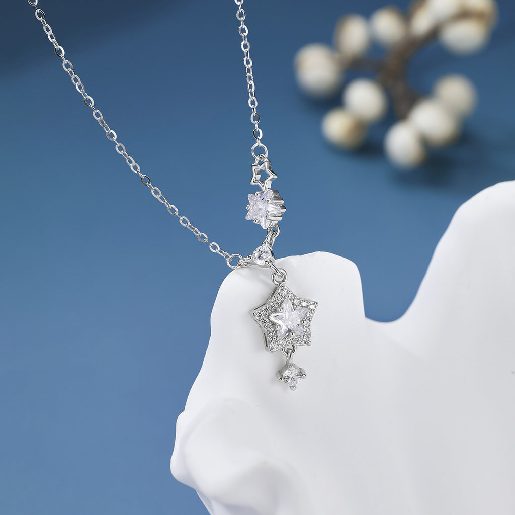Damen Halskette mit funkelndem Sternenanhänger und Zirkonia-Details Shop Nory