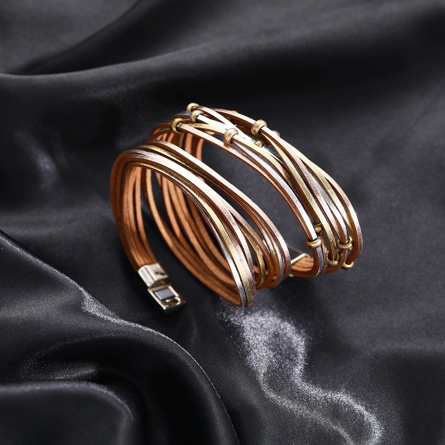 Damen Lederarmband mit eleganten Metallelementen Shop Nory