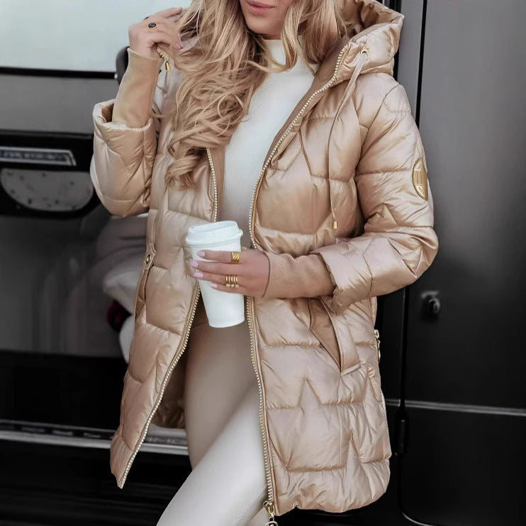 Damen Glänzende Steppjacke mit Kapuze, Kordelzug und leicht tailliertem Schnitt Shop Nory
