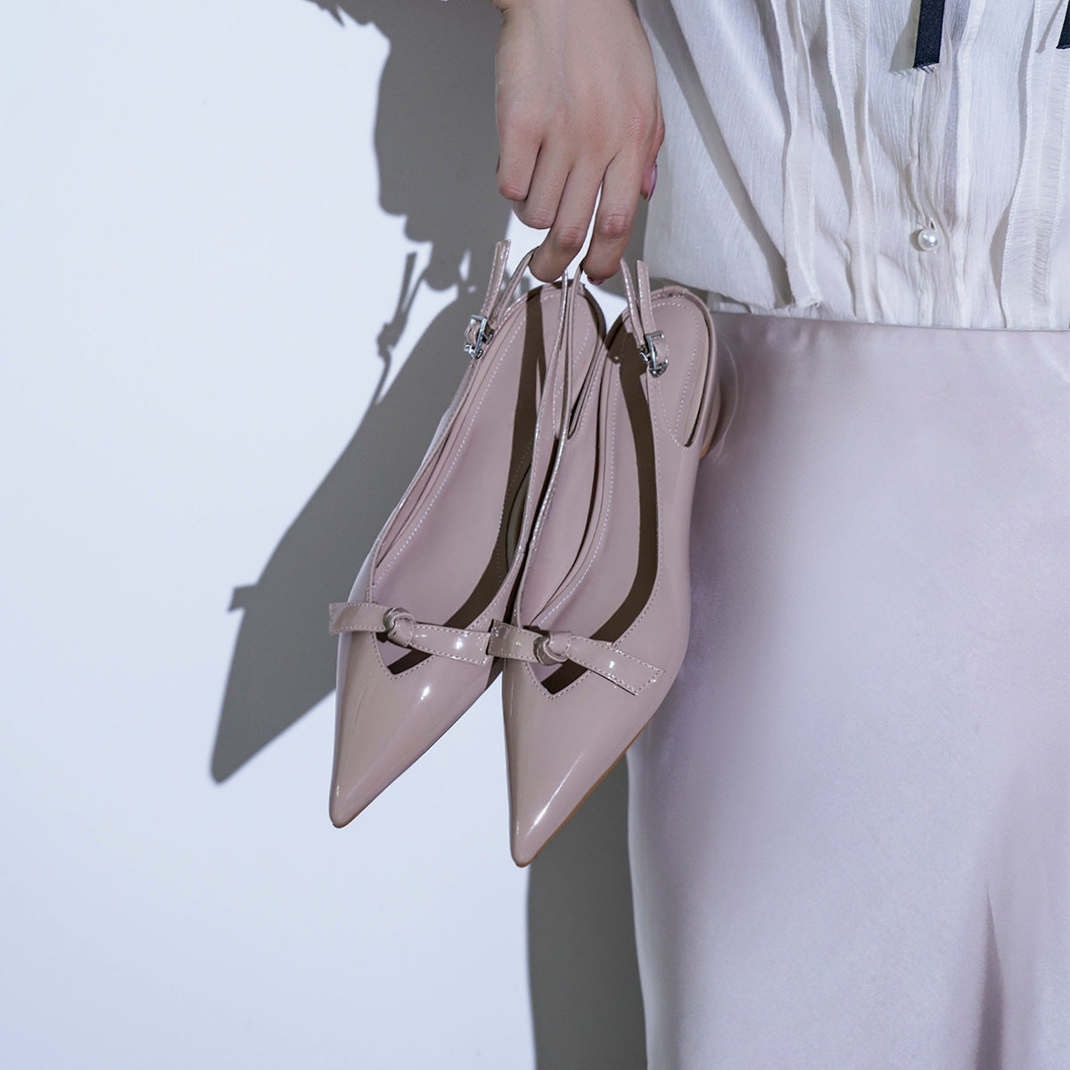 Damen Slingback-Pumps mit verspieltem Schleifendetail und glanzvoller Oberfläche