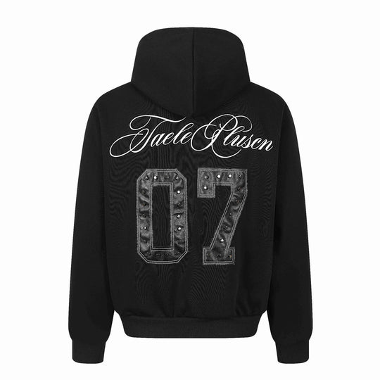 Unisex Kapuzen‑Sweatjacke mit durchgehendem Reißverschluss, Kängurutasche und ornamentalen Siegel‑Prints Shop Nory