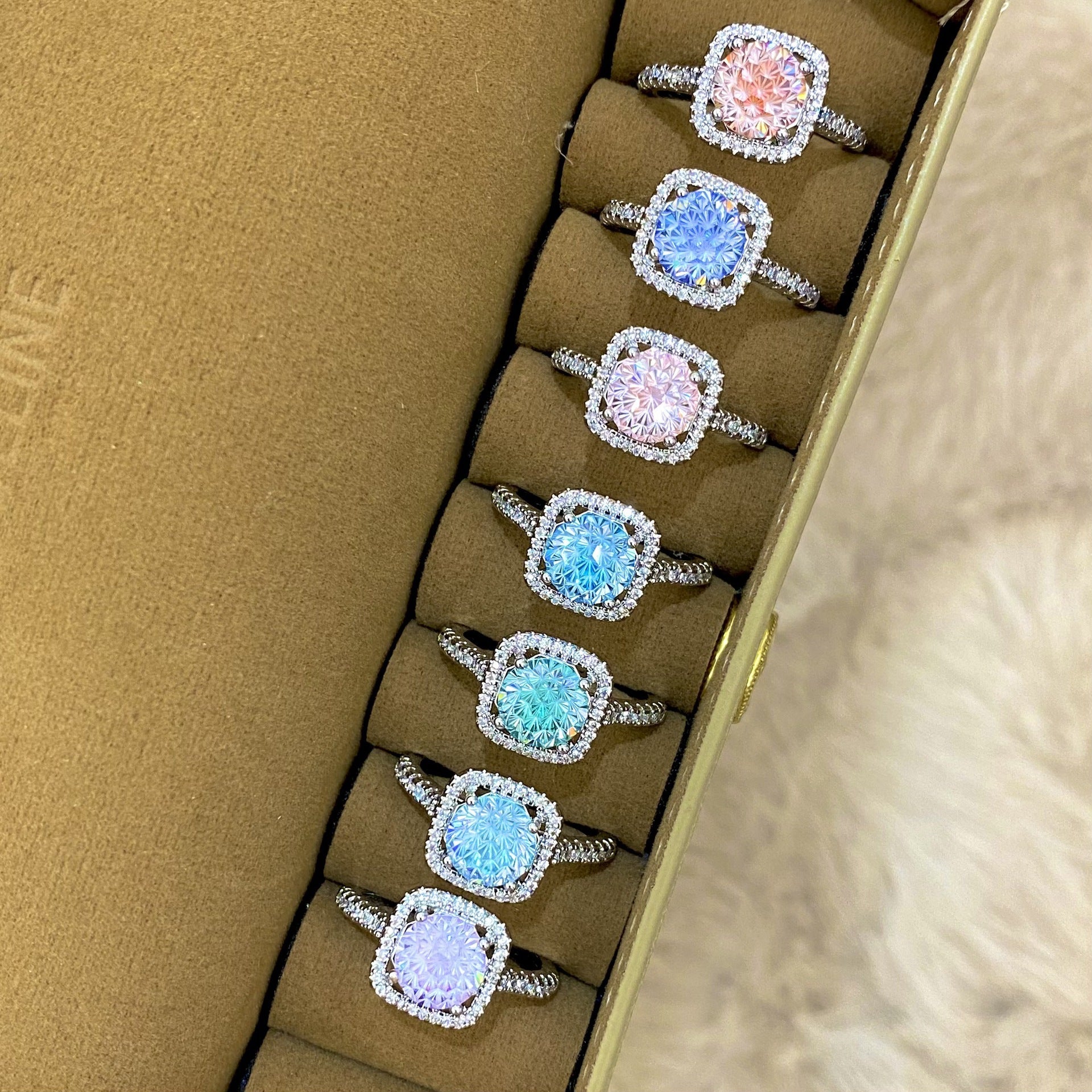 Damen glamouröser Schmuckring mit strahlendem Zirkonia Shop Nory