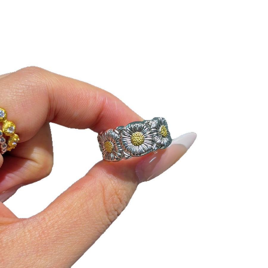 Damenring mit floralen Motiven und kunstvoller Metallbearbeitung Shop Nory