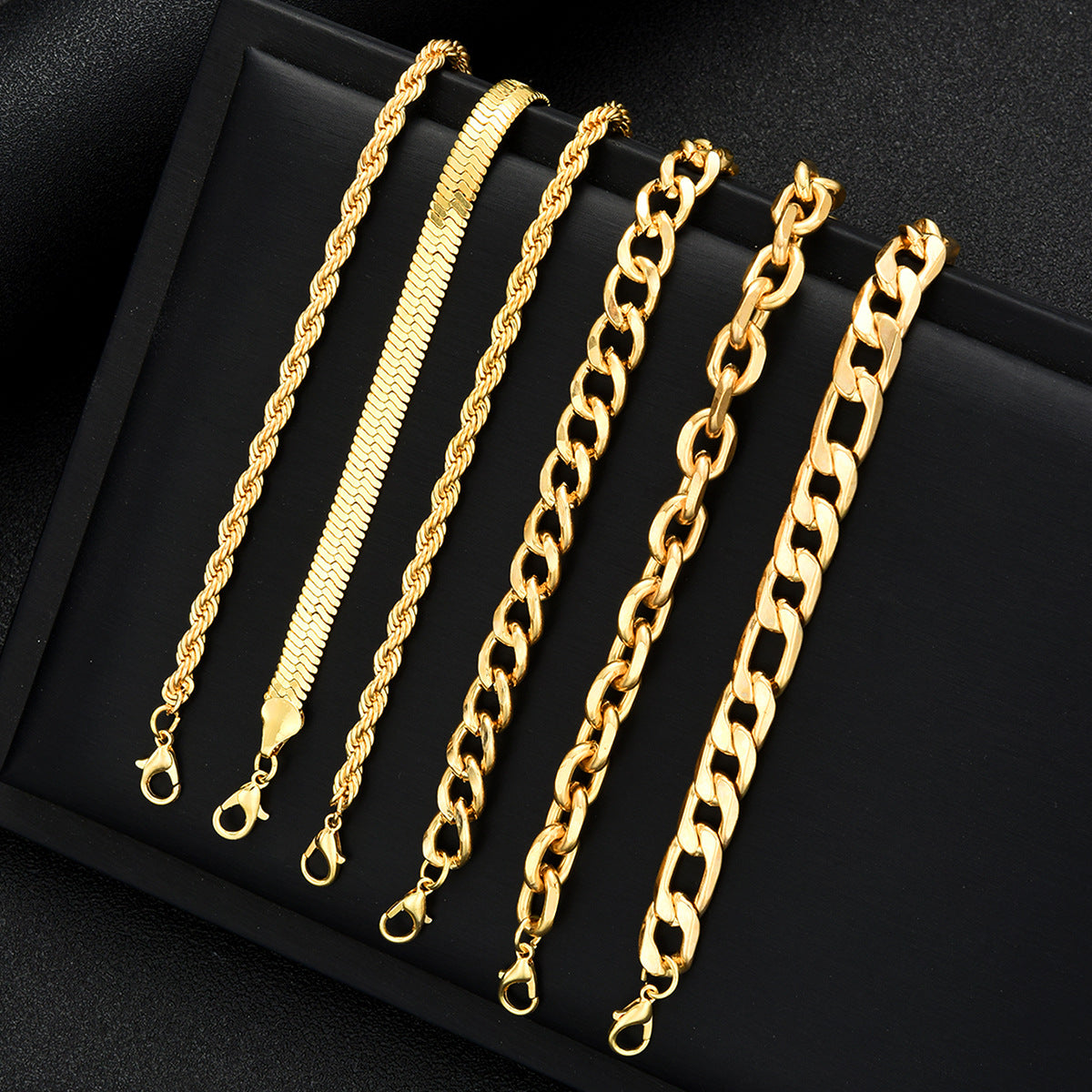 Damen Armband-Set mit eleganten Goldakzenten Shop Nory