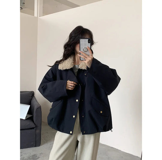 Damen Kurze Oversize-Boxy-Jacke mit Teddykragen und Druckknopfverschluss Shop Nory