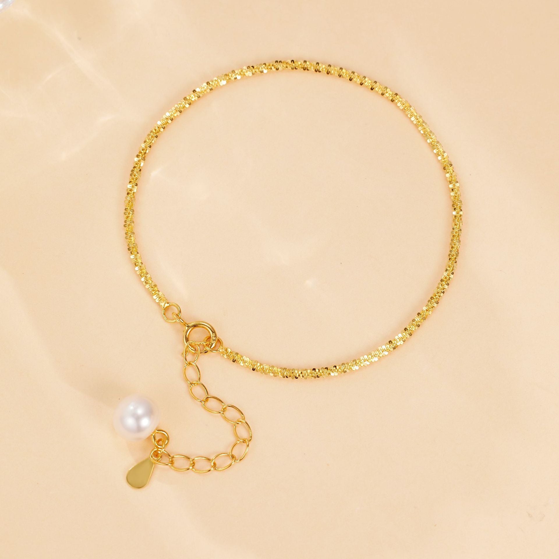 Damen Armband mit feinen Perlen und funkelnden Akzenten Shop Nory
