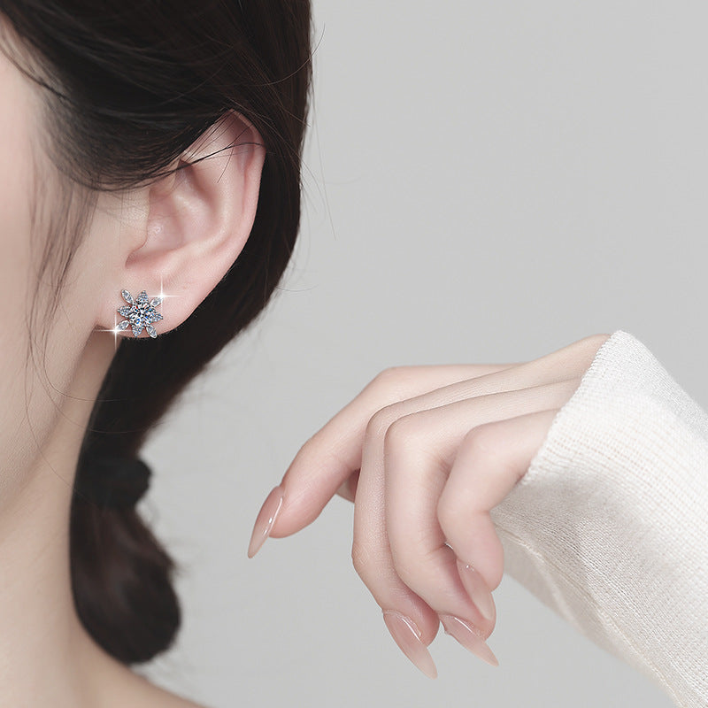 Damen Ohrstecker im floralen Design mit funkelnden Zirkoniasteinen Shop Nory