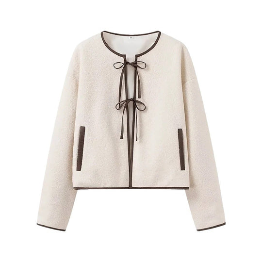 Damen Kurz geschnittene Teddyjacke mit Bindebändern und Kontrastpaspel Shop Nory