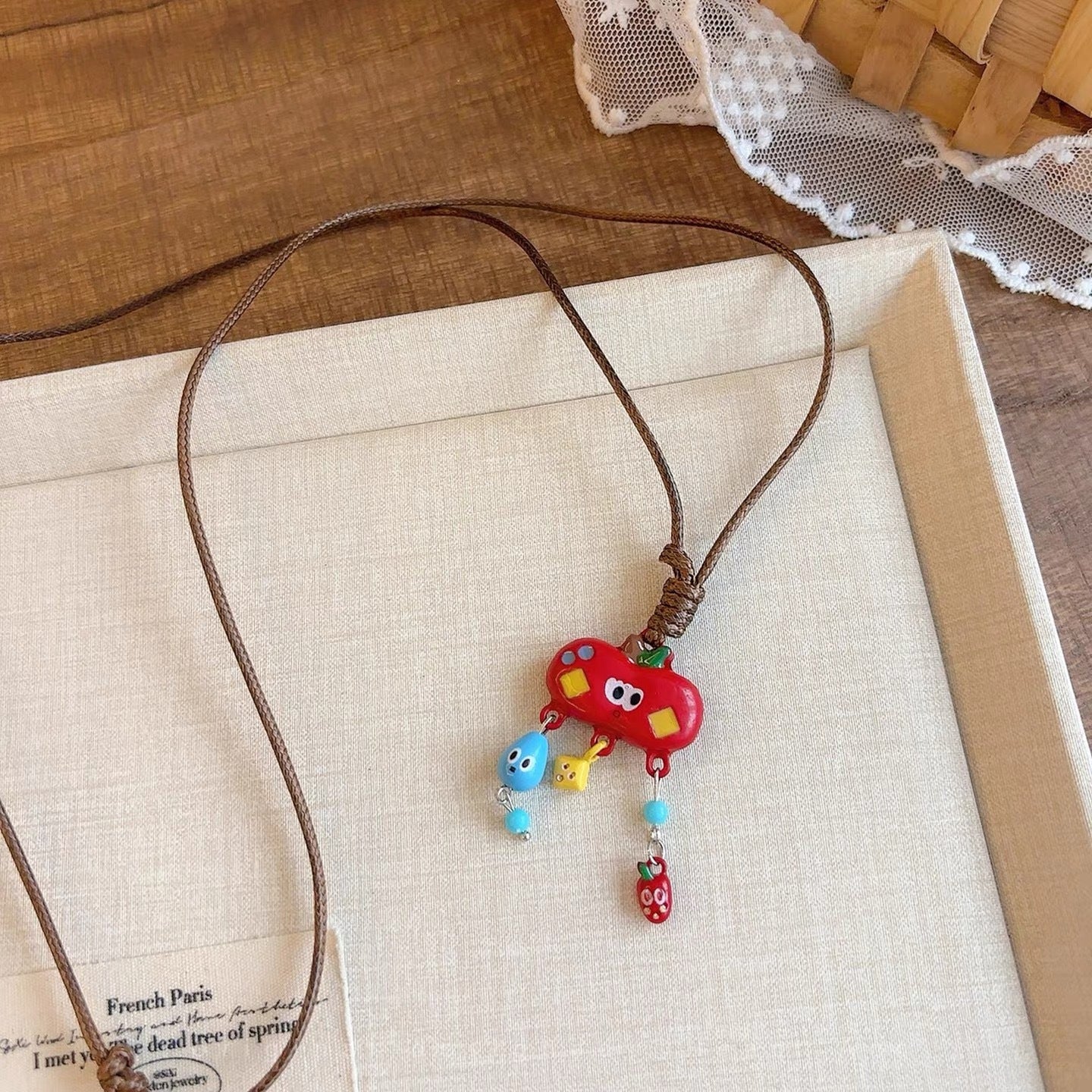 Damen Kette mit kreativem, farbenfrohem Anhänger aus handgefertigten Materialien Shop Nory