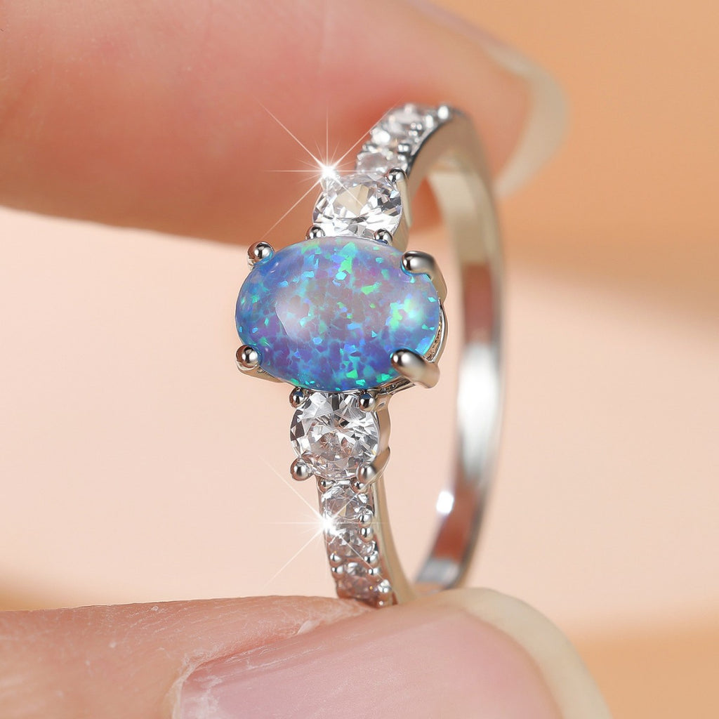 Damen Ring mit funkelndem Opal und zarten Zirkonia-Details Shop Nory