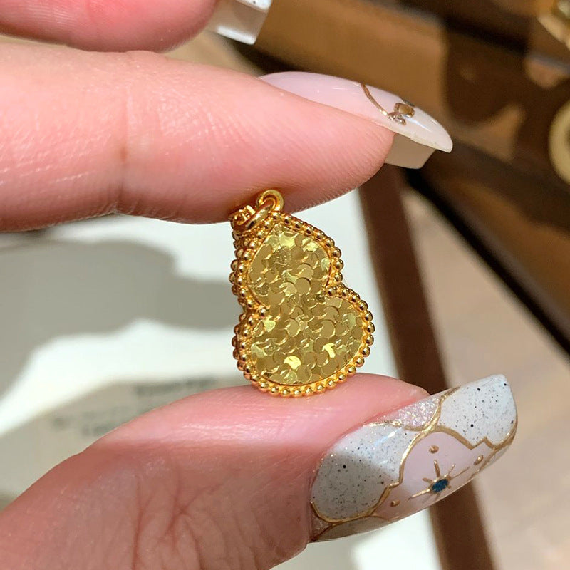 Damen Halskette mit detailreichem Anhänger und eleganter Goldbeschichtung Shop Nory