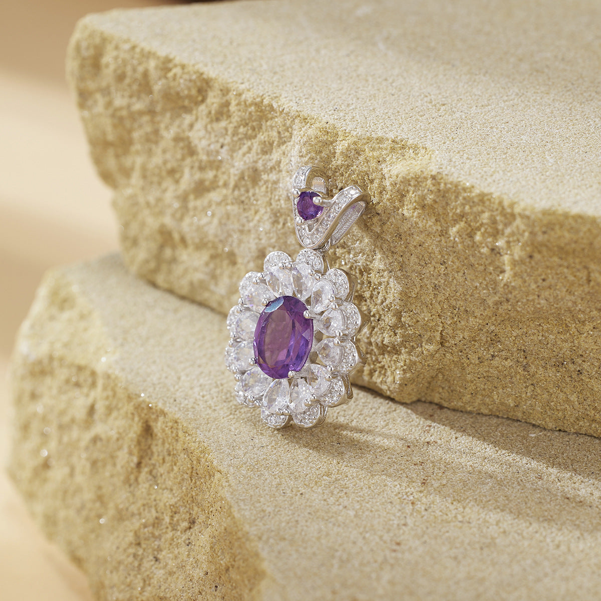 Damen Halskette mit funkelndem Amethyst und zarten Zirkonia-Elementen Shop Nory