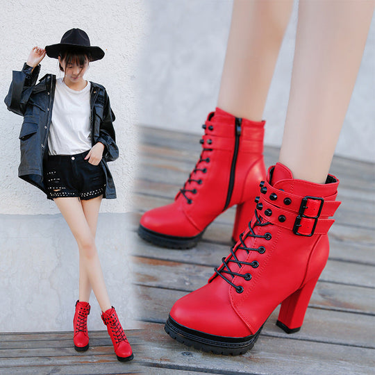 Damen Stiefeletten mit modischem Riemen und robustem Profilsohle