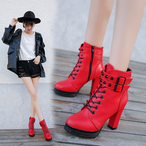 Damen Stiefeletten mit modischem Riemen und robustem Profilsohle