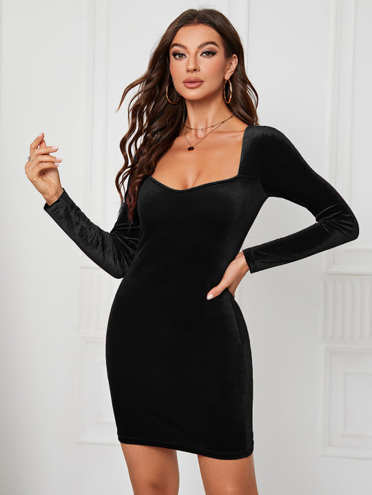 Damen figurbetontes Samt‑Minikleid mit Herz‑Dekolleté, langem Arm und sculptender Passform Shop Nory