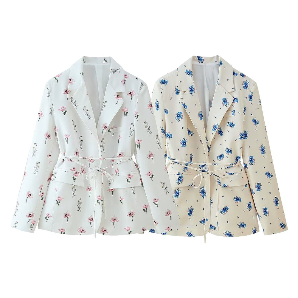 Damen taillierter Blazer mit floralem Alloverprint, Bindegürtel und Pattentaschen Shop Nory