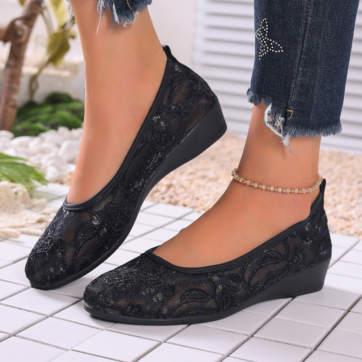 Damen Ballerinas mit filigranem Spitzenbesatz und rutschfester Sohle