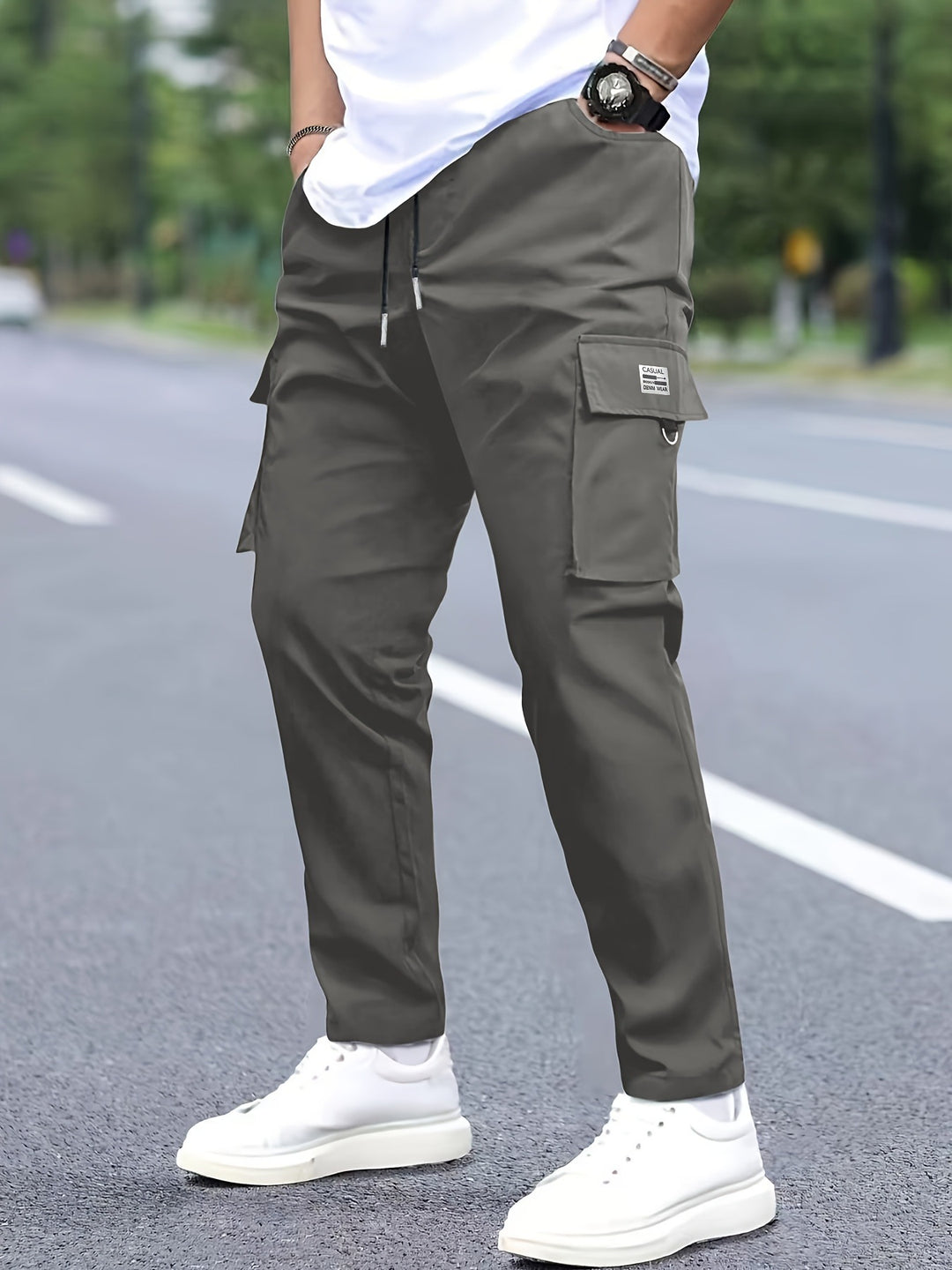 Herren Cargohose konisch zulaufend im Joggerstil mit Tunnelzug, Klappfächern & D‑Ring Shop Nory