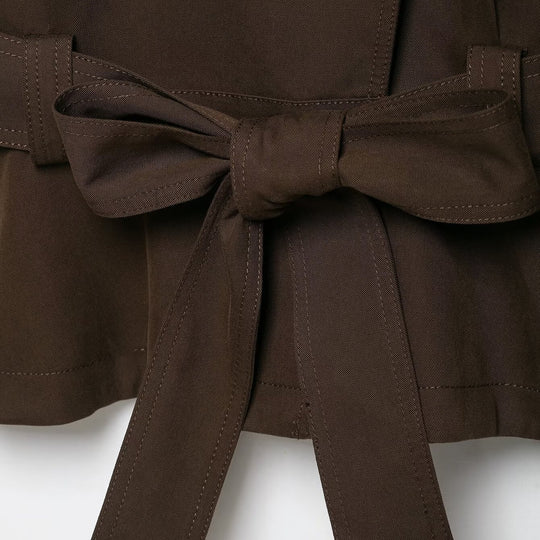 Damen Kurz-Trenchjacke mit hohem Stehkragen, Bindegürtel und asymmetrischer Knopfleiste Shop Nory