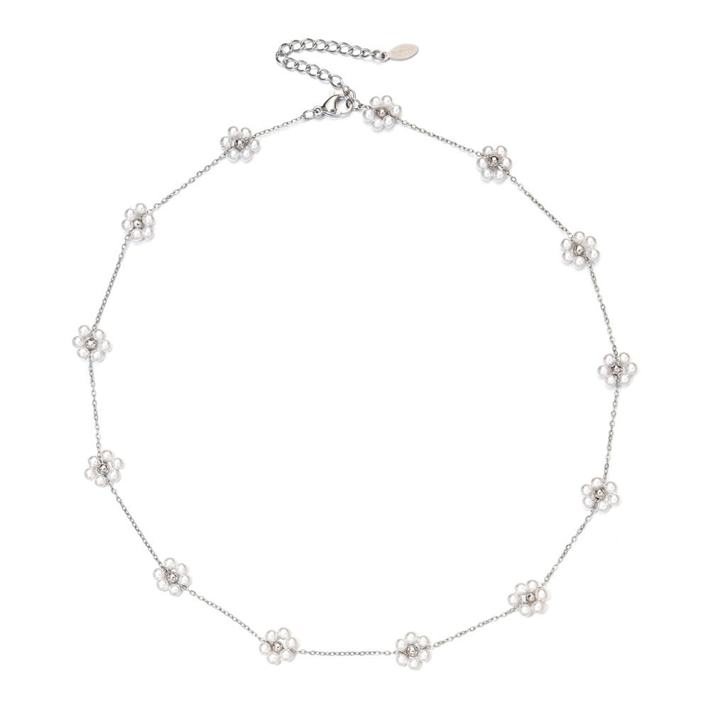 Damen zarte Halskette mit floralen Akzenten und goldfarbener Kettengestaltung Shop Nory