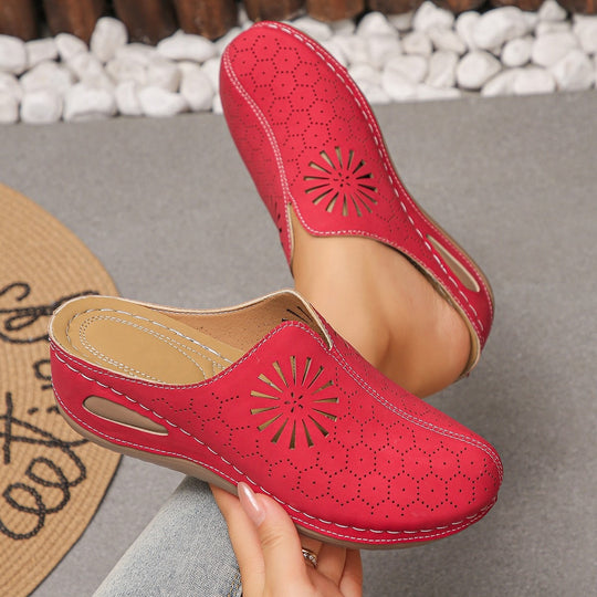 Damen Bequeme Perforierte Slipper-Mules mit Blumenstanzung und gepolstertem Fußbett Shop Nory