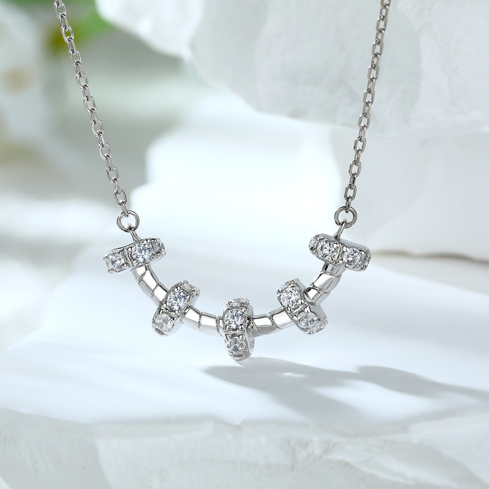 Damen Halskette mit elegantem Zirkonia-Akzent und kunstvollem Design Shop Nory