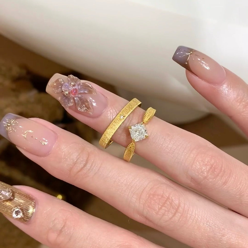 Damenring mit glänzendem quadratischem Zirkonia und elegantem Fächerdesign Shop Nory