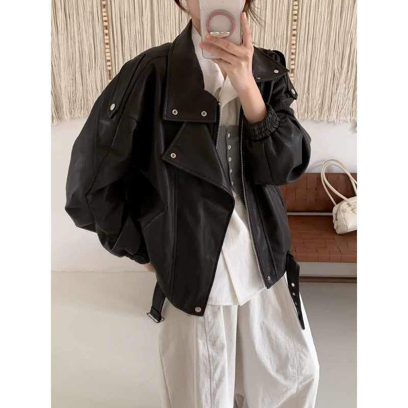 Damen Oversize Bikerjacke aus veganem Leder mit hohem Stehkragen und dekorativen Druckknöpfen Shop Nory